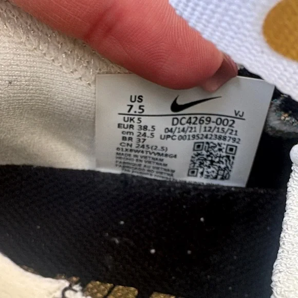 Nike Black and Cream Knit Sneakers with Yellow Accents - Picture 4 of 8